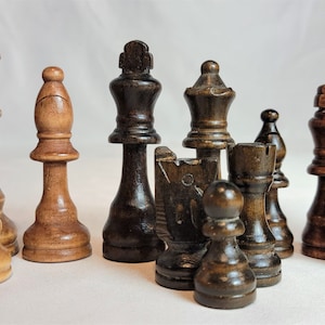 Replacement IVORY & Black Chess pieces ,Spare Wooden chess parts:  kings, Queens, Bishops, Rooks, knights, Pawns . Different sizes