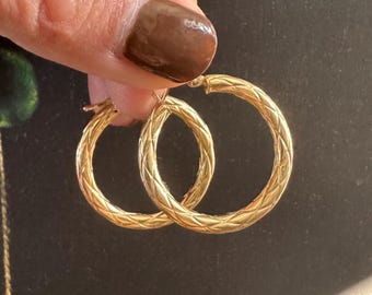 18K Solid Gold Textured Serpentine Hoop Earrings, 1 Inch Diameter