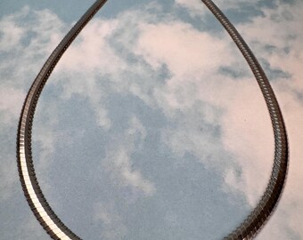 Vintage 925 Sterling Silver Scalloped Edge Herringbone Snake Omega Necklace