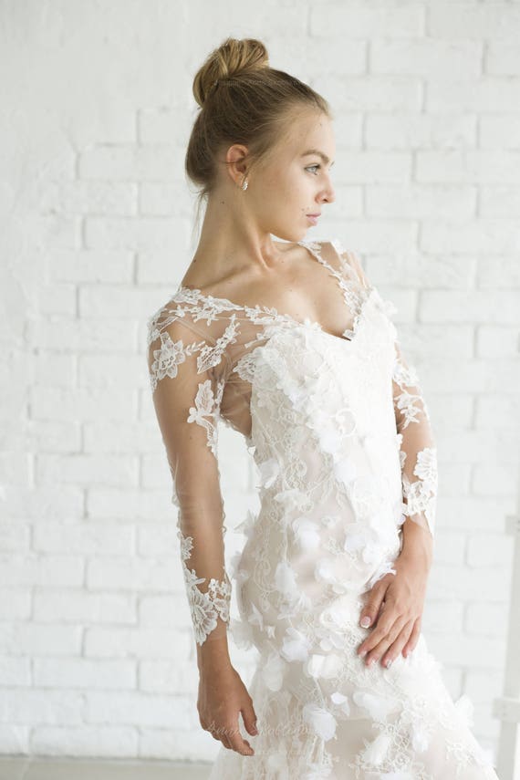 Ivory Lace Mermaid Wedding Dress 0025 – Hand-Appliqued 3D Floral Details, Modern Classic Corset Gown