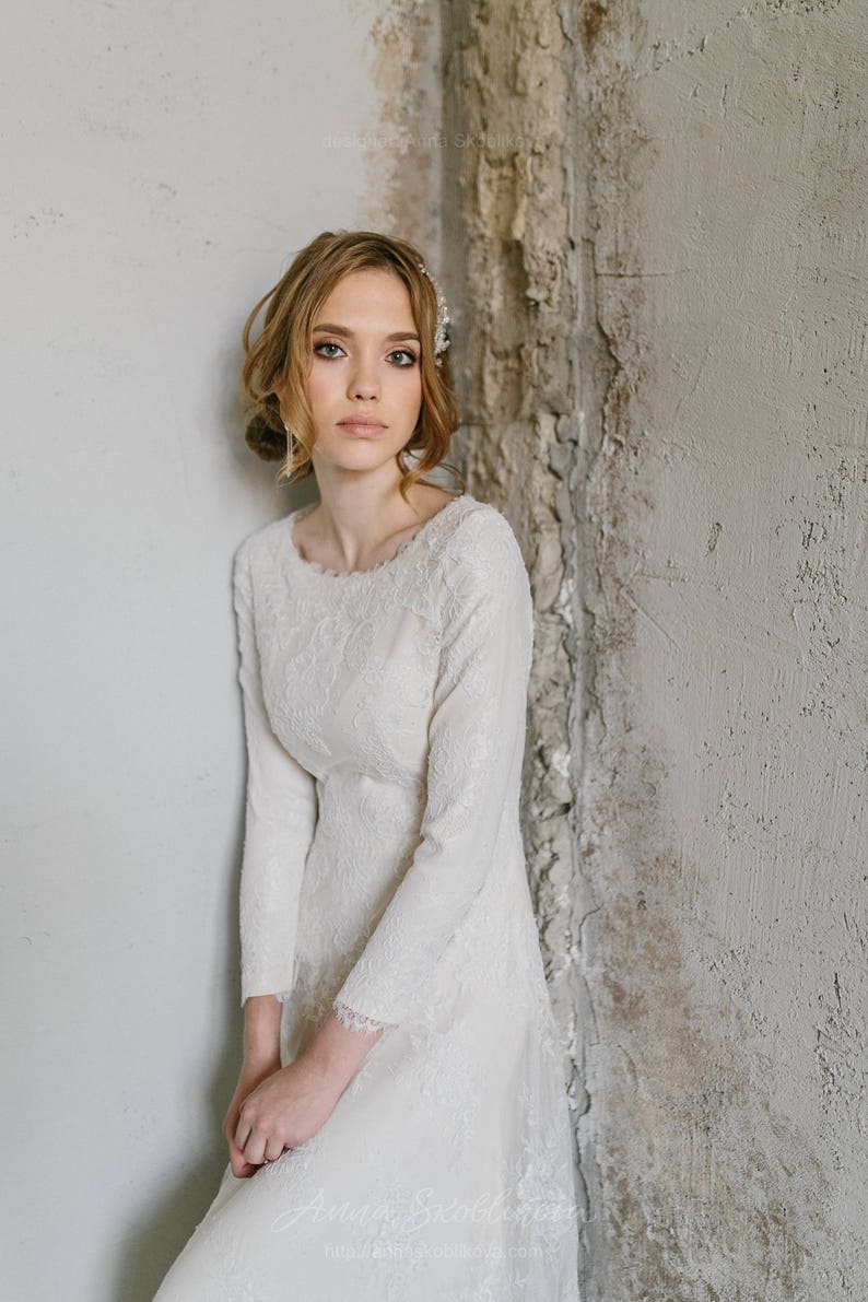 Vintage Style Winter Wedding Dress – Silk Gown With Romantic Lace ...
