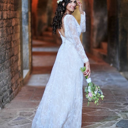Ivory Chantilly Lace Wedding Dress 0003 - Long Sleeve Fit & Flare Gown for Winter Brides