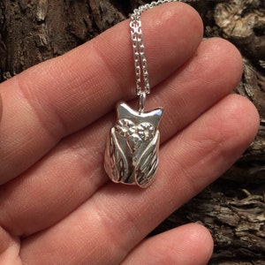 Silver owl necklace, little silver owl pendant. image 1