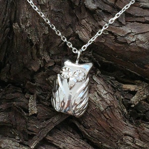 Silver owl necklace, little silver owl pendant. image 2