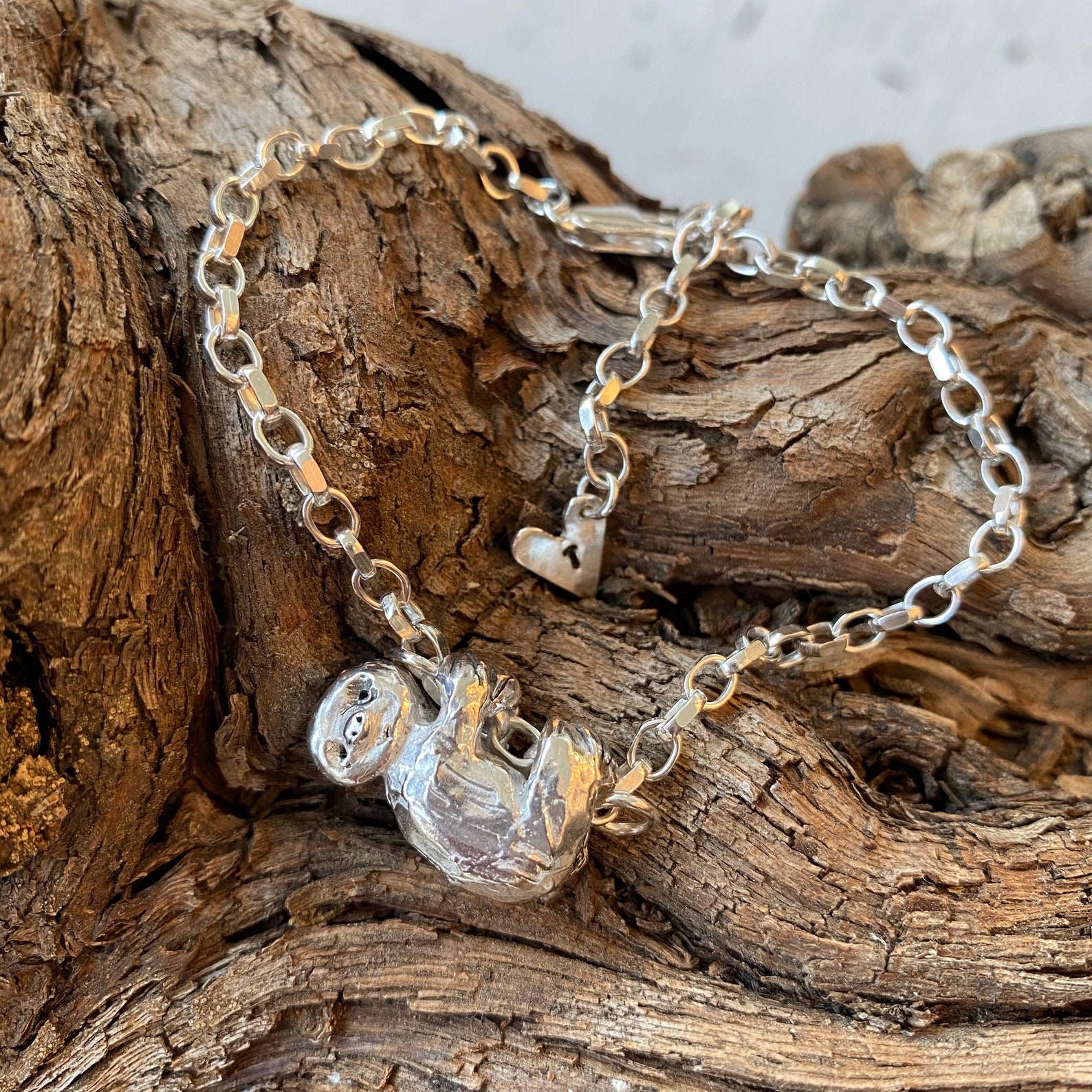 GIAYIER Sloth Gifts For Women Amethyst Beads Sloth Bracelet Sloth Charm Jewelry Sloth Lover Gifts Sloth Inspirational Gifts Never Forget