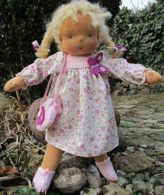 Nähset Lisa, 30 cm Stoffpuppe nach Waldorfart mit geraden Armen und Beinen, inkl. Haarwolle und reiner Schafwollfüllung kbA