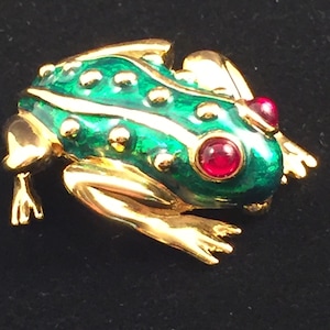 Carolee Brooch/Pin Goldtone Enamel Frog with Red Glass Eyes (C2)