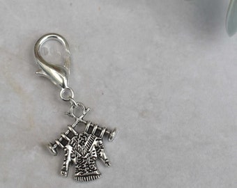 Knitting zip pull, removable stitch marker, stitch keeper, planner charm, gift for knitter, crochet stitch marker, mothers day,