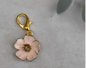 Flower zip pull, removable stitch marker, pink flower, planner charm, gift for knitter, crochet stitch marker, mothers day