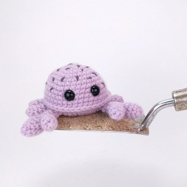 PATTERN: Clara the Crab pattern - amigurumi crab pattern - crocheted crab pattern - crochet crab pattern - PDF crochet pattern