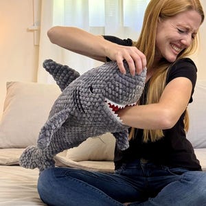 PATRÓN: Patrón de Sullivan el tiburón hambriento con bolsillo para la boca. - tiburón amigurumi - patrón de tiburón a crochet - patrón de crochet en PDF