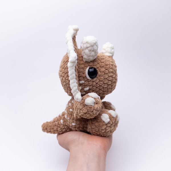 PADRÃO: Theodore, o Triceratops - Padrão de triceratops de crochê - Padrão de dinossauro de pelúcia amigurumi - Padrão de dinossauro de crochê - Padrão em PDF