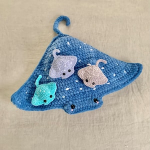 PAKIET WZORÓW: Zestaw wzorów Mega i Mini Ray - płaszczka amigurumi z kieszonką na mini płaszczki - łatwy wzór na pluszową płaszczkę - wzory PDF