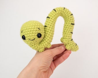 PATTERN: Iggy the Inchworm - Crochet inchworm pattern - amigurumi inchworm pattern - crocheted bugs - PDF crochet pattern