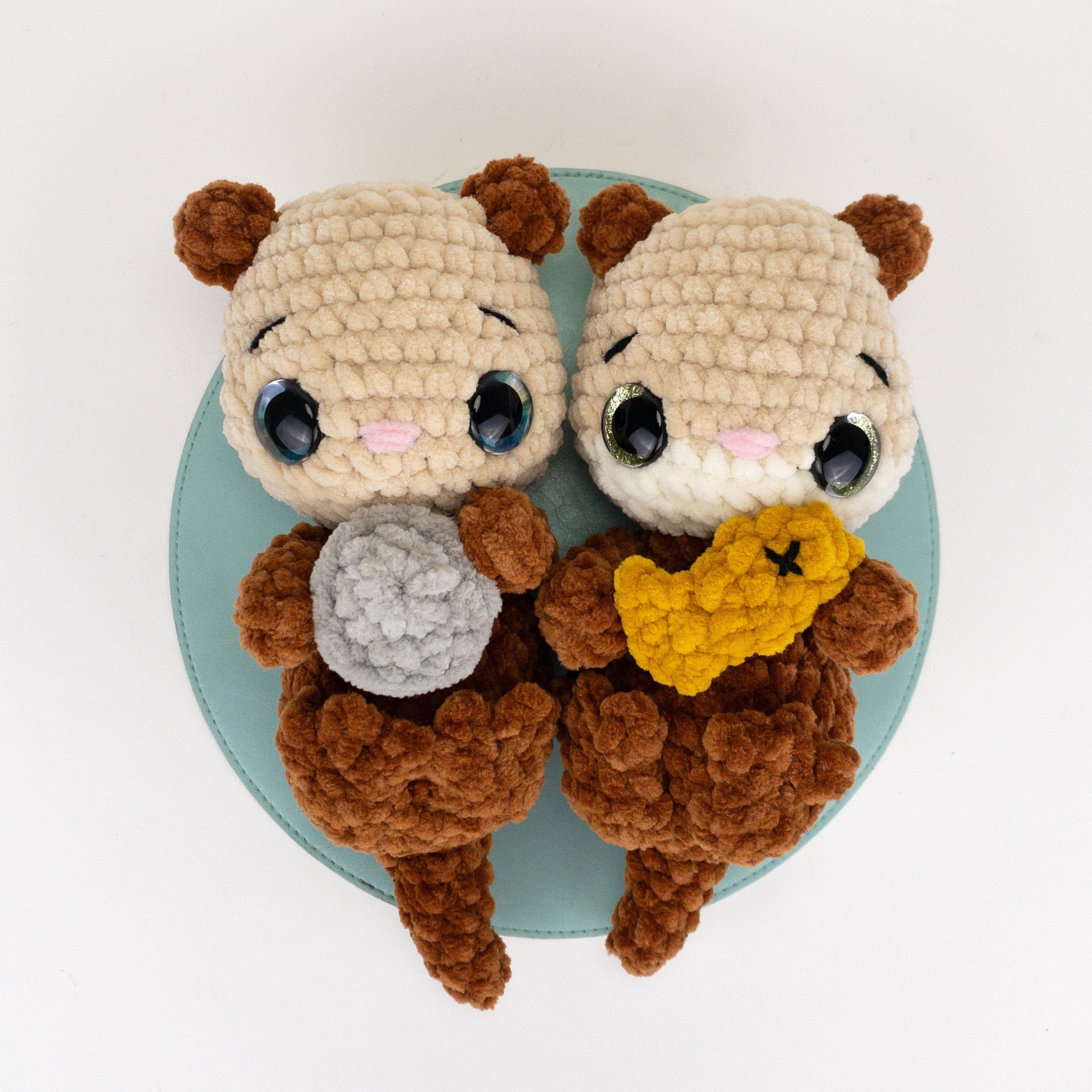 39 Otter Crochet Patterns for Cute Gifts, Nursery Decor, and Pocket-Sized Amigurumi 20 Pattern: Plush Oliver & Octavia the Otters
