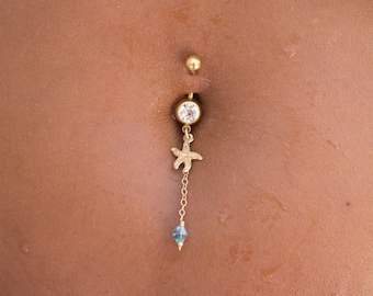 Piercing per ombelico con stella marina riempita in oro 14K e una perla di cristallo Swarovski azzurro, i gioielli per il corpo di cui hai bisogno quest'estate