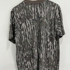 Camiseta vintage de camuflaje con árbol real y roble musgoso imagen 4