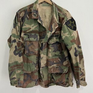 Militär camouflagejacka i vintagestil
