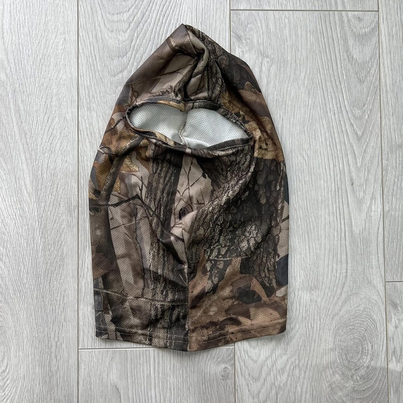 Pasamontañas vintage con diseño de árboles reales, camuflaje y robles musgosos imagen 1