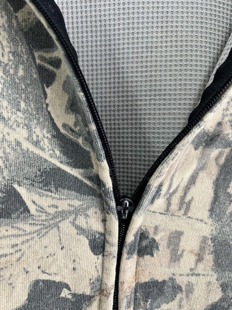 Vtg Camo Real Tree Mossy Oaks Thrashed Thermal Hoodie zip image 8