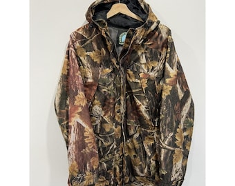Chaqueta cortavientos vintage con estampado de árboles reales y camuflaje en roble musgoso