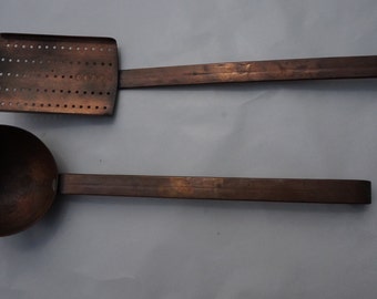 Vintage koperen set, een pollepel en een zeef, jaren 1900