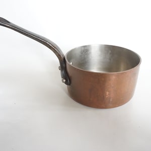 0.325cm or 0 1/8&quot; thickness, Super High-quality hammered copper saucepan, Signed E. Dehillerin Paris.
