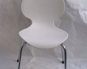 CHILD'S CHAIR design of the 70's