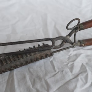 Antique hairdressing tool, 1900s