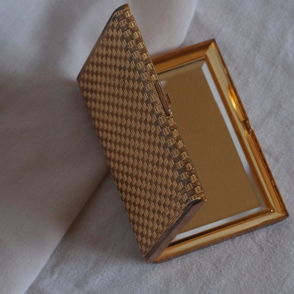 Compact de maquillage avec un miroir, années 1960