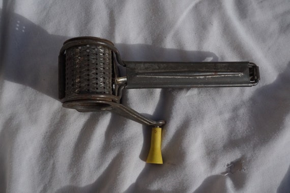 ヴィンテージ フランス製チーズおろし器、1950 年代 - Etsy 日本