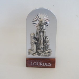 Erinnerung an Lourdes, die Jungfrau Maria und die heilige Bernadette