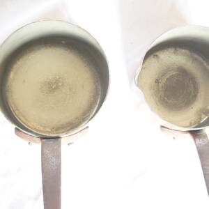 Set of 2 French vintage tinned copper saucepans with spout , 1950s image 7