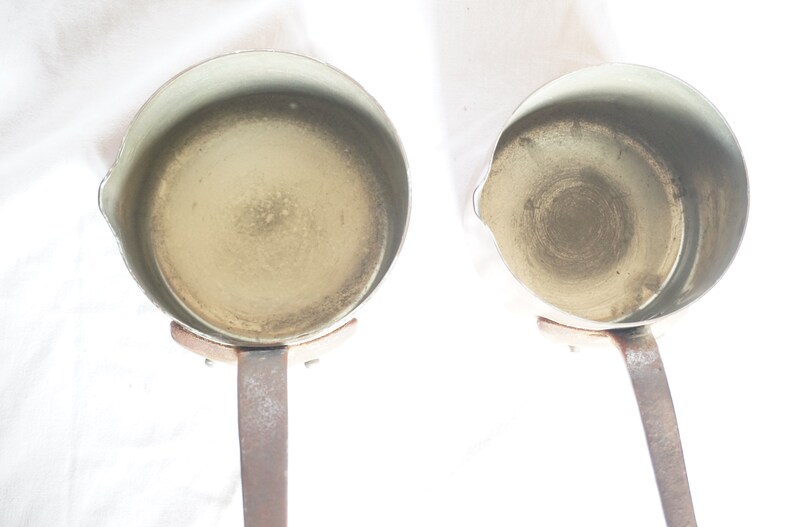 Set of 2 French vintage tinned copper saucepans with spout , 1950s image 7
