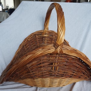 Gran cesta de mimbre francesa vintage, década de 1950