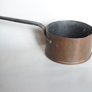 Casserole en cuivre antique des années 1700