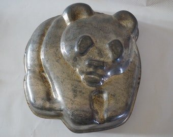 Vintage Bear shaped cake pan, 1950s