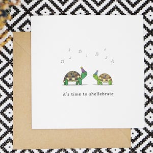 C'est le moment de décortiquer | Conception drôle de tortue de jeu de mots | Félicitations, anniversaire, carte de fiançailles | Pour elle, lui