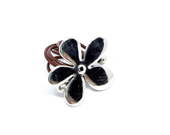 Leather Ring, Flower Ring, Zamak Ring, Adjustable Ring, Modern Ring, Brown Leather, Flower, Women Gift, Gift Her, Gift Idea, Christmas Gift