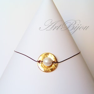 Collana di perle, Collana di pelle, Collana d&#39;oro, Girocollo di perle, Pelle marrone, Oro, Moderno, Regalo da donna, Idea regalo, Lei, Regalo di Natale
