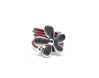 Leather Ring, Flower Ring, Adjustable Ring, Women Ring, Modern Ring, Brown Leather, Zamak, Women Gift, Gift Her, Gift Idea, Christmas Gift