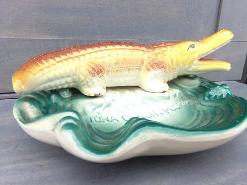 Tourist Souvenir Daytona Beach Florida Alligator Ashtray 6 12 By 4 34 Inches Yellow Brown And Green Ceramic Ashtray Souvenir
