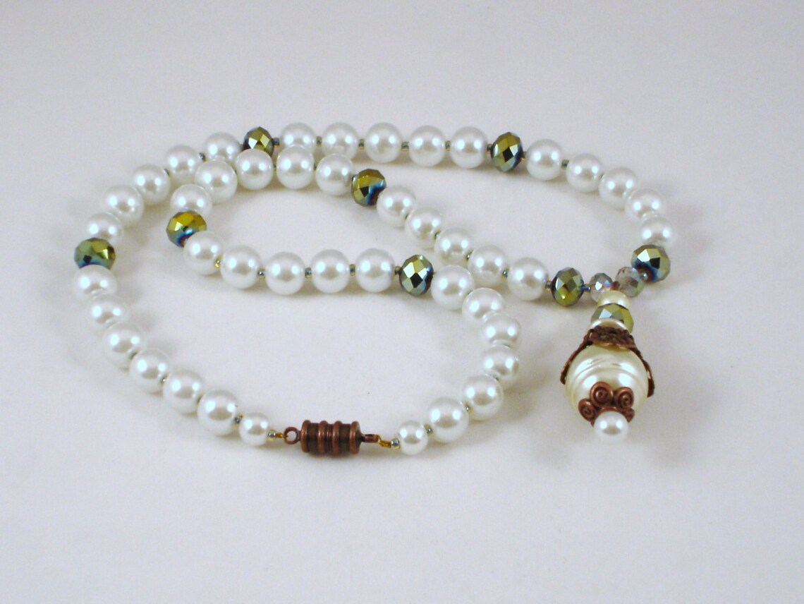 Collier Fantaisie Avec Pendentif Perle à Facettes Couleur Rubis - Chaîne Alliage