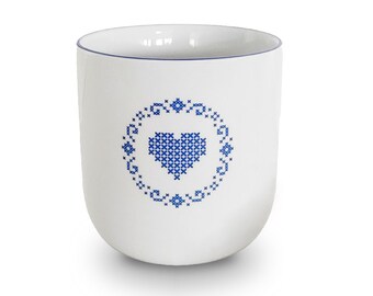 Herz-Becher BLAU / Herz-Tasse / Stickherz / Herz / Becher / Bayerische Tasse / Tasse mit Rand / Mundrand / Bayerisches Geburtstagsgeschenk