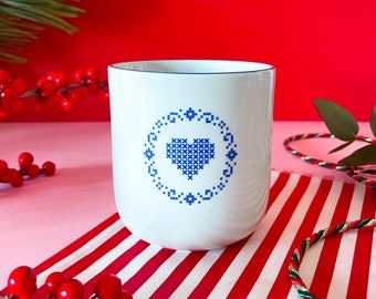 Taza de corazón AZUL / taza de corazón / corazón bordado / corazón / taza / taza bávara / taza con borde / regalo bávaro / regalo de Navidad