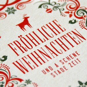 Bayerische Weihnachtskarte mit Hirsch / Rustikale Weihnachtskarte / Fröhliche Weihnachten grün rot / Weihnachtskarte auf Bierdeckel-Papier Bild 4