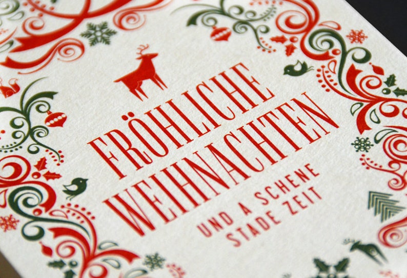 Bayerische Weihnachtskarte mit Hirsch / Rustikale Weihnachtskarte / Fröhliche Weihnachten grün rot / Weihnachtskarte auf Bierdeckel-Papier Bild 4