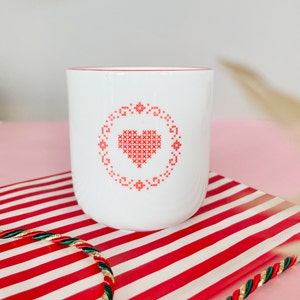 Herz-Becher ROT / Herz-Tasse / Stickherz / Herz / Becher / Bayerische Tasse / Tasse mit Rand / Mundrand / Bayerisches Geburtstagsgeschenk Bild 4