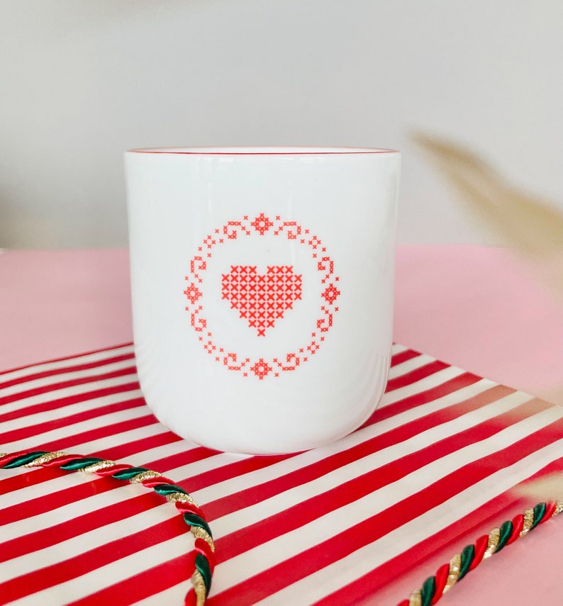 Herz-Becher ROT / Herz-Tasse / Stickherz / Herz / Becher / Bayerische Tasse / Tasse mit Rand / Mundrand / Bayerisches Geburtstagsgeschenk Bild 4