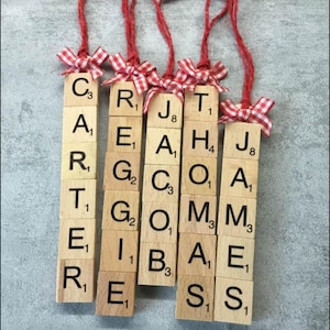 Adorno para árbol de Navidad con nombre de letra de Scrabble o lugar para colocar en la mesa